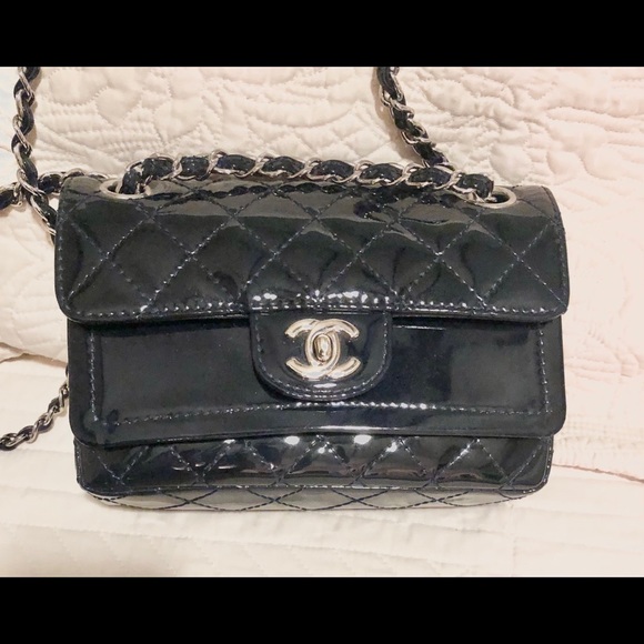 CHANEL navy patent leather shoulder flap bag - Picture 7 of 16